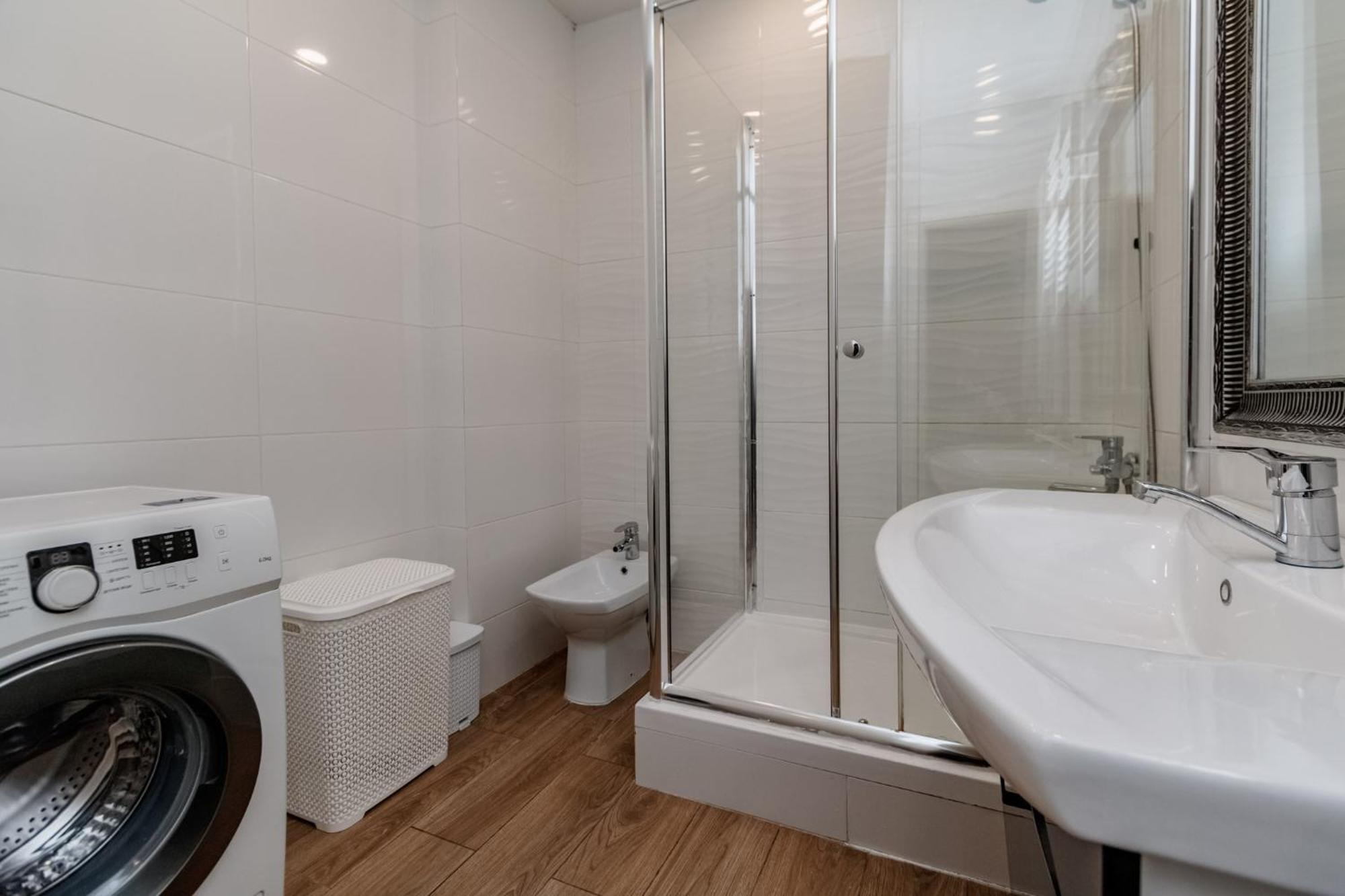 Extra Grand Lev Tolstoi Two Bedrooms Chisinau Exterior photo